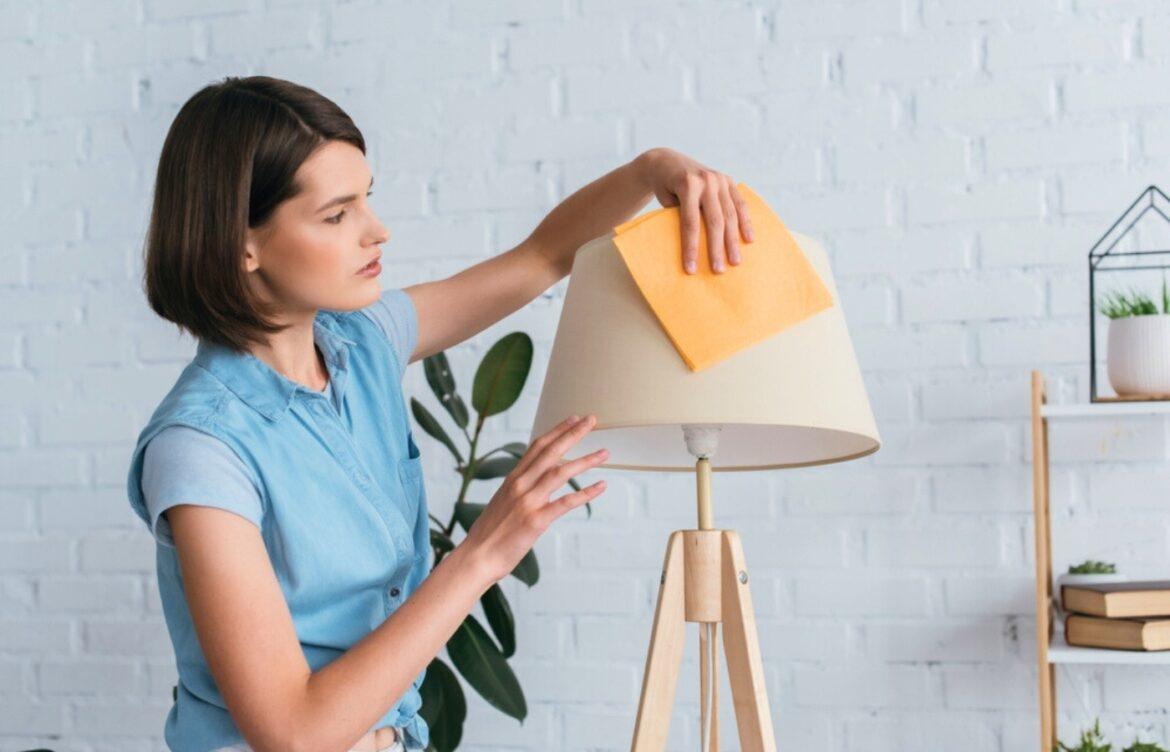 adieu poussiere sur luminaire