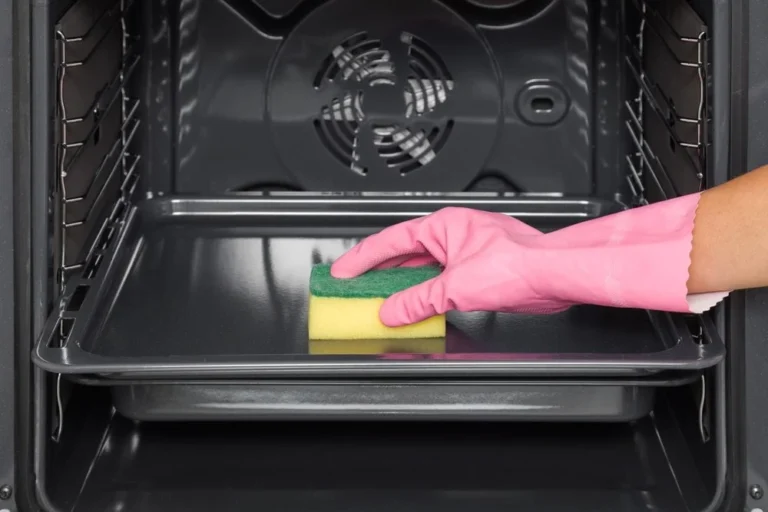 astuce nettoyer son four